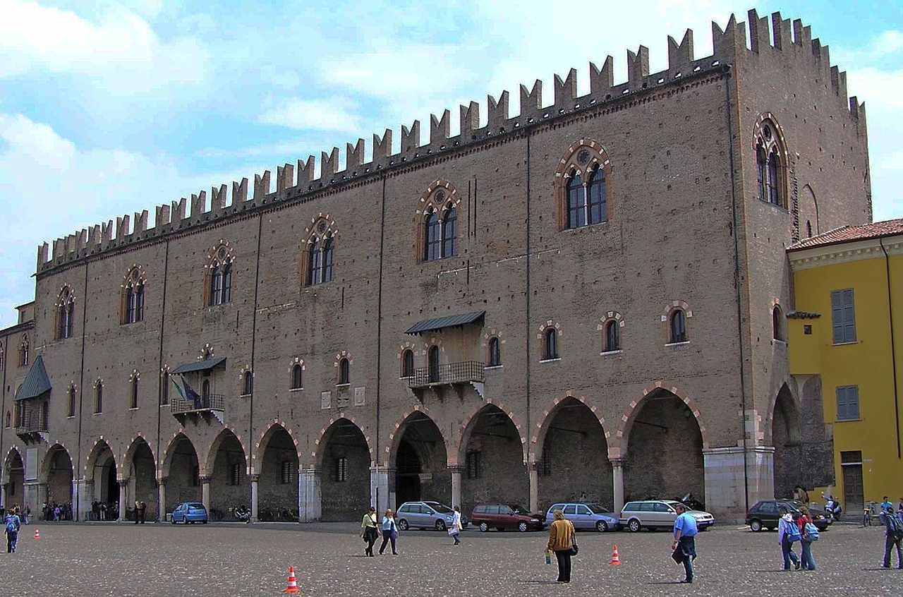 DSC 6944 Palazzo Ducale Herzogspalast P.zza Sordello